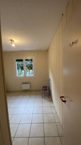  Carrelage avant remplacement du revêtement de sol dans une maison en rénovation - Montauban 82000