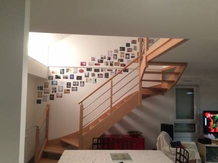 Pose d'un escalier en bois à Mertzwiller