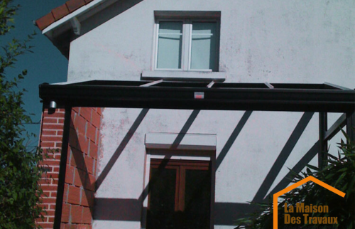 AVANT Construction d'une véranda avec muret maçonné