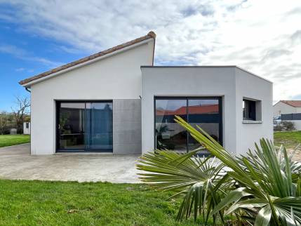Nouvelle extension de maison à toit plat - La Romagne 49