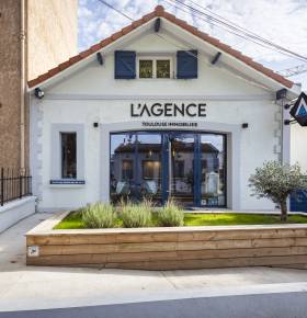 Transformation d'une maison en Agence immobilière 