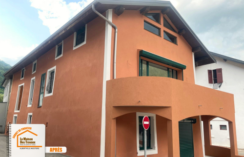 avant après façade village, façade maison de caractère, rénovation extérieure maison Savoie, façade maison traditionnelle modernisée, accès garage paysager