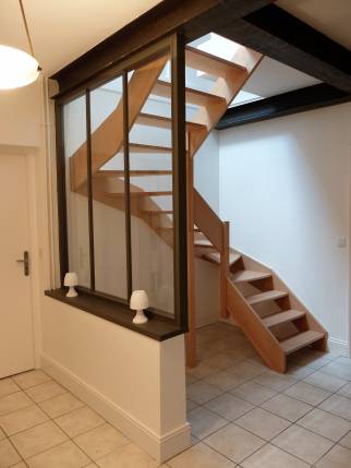 Verrière d'atelier pour un escalier, maison située à Saint Cyr au Mont D'Or