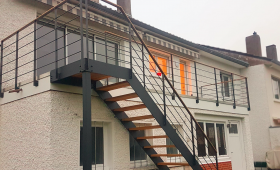 Escalier en acier galvanisé à Saintes, Royan et Cognac