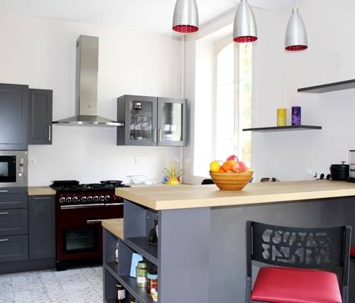 Rénovation complète de cuisine pavillon dalle sol PVC façon béton et espace repas - à Villers-sur-Morin (77580)-