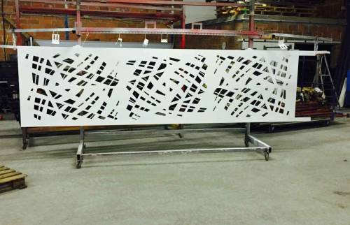 Portail ajouré blanc PVC