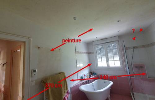 Salle de bain avant rénovation - Prise de mesures pour rénover maison