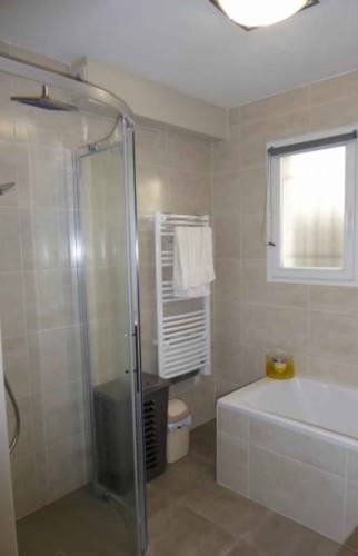 Baignoire et receveur de douche 1/4 de rond