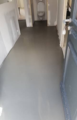 Pendant : Ragréage du sol couloir