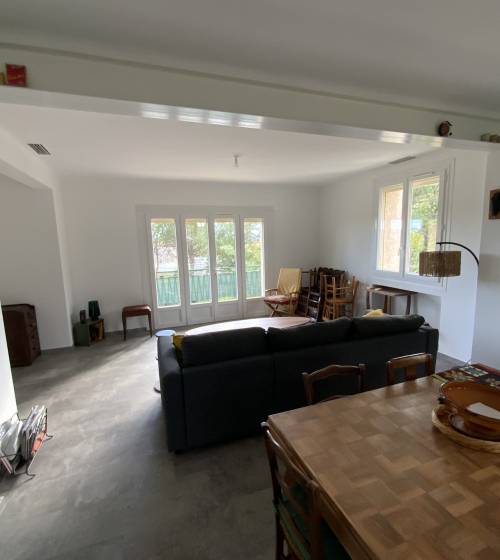 salon décoré et meublé sur ALÉS avec IPN 