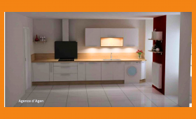 Découvrez cette cuisine rénovée entre Bon-Encontre et Saint-Caprais-de-Lerm avec un carrelage lumineux posé par La Maison Des Travaux d’Agen.