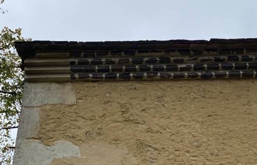 Détails architecturaux en brique dans l'Orne