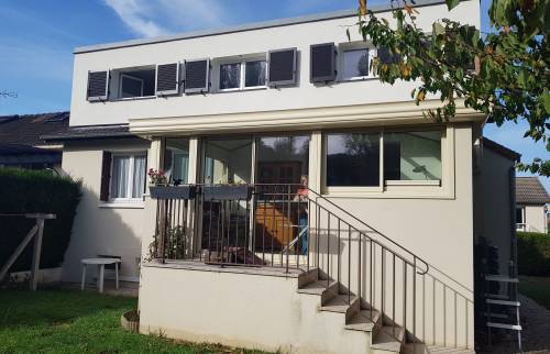 Surélévation de maison avec ouvertures en façade