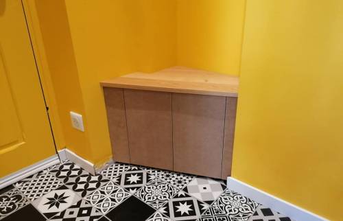 Aménagement entrée de maison avec claustra et carrelage sol à Crozon (29160)