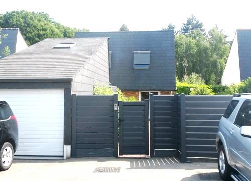 pose d'une clôture avec portillon