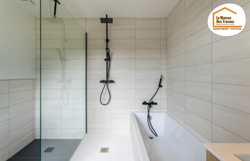  courtier en travaux salle de bain, artisans locaux Pays de Gex, rénovation intérieure moderne, projet rénovation salle de bains, valorisation maison rénovation
