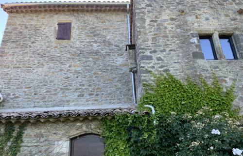 Gouttières en zinc côté jardin