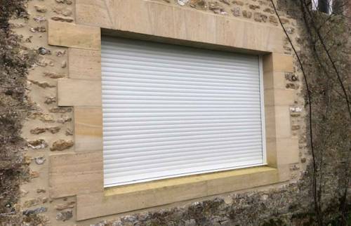 Pose d'une fenêtre à Trouville