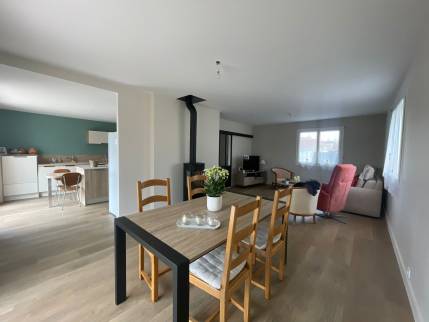 Nouveau salon salle à manger avec ouverture sur la cuisine rénovée - Saint-Léger-sous-Cholet 49
