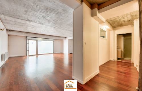 parquet en bois massif remis à neuf