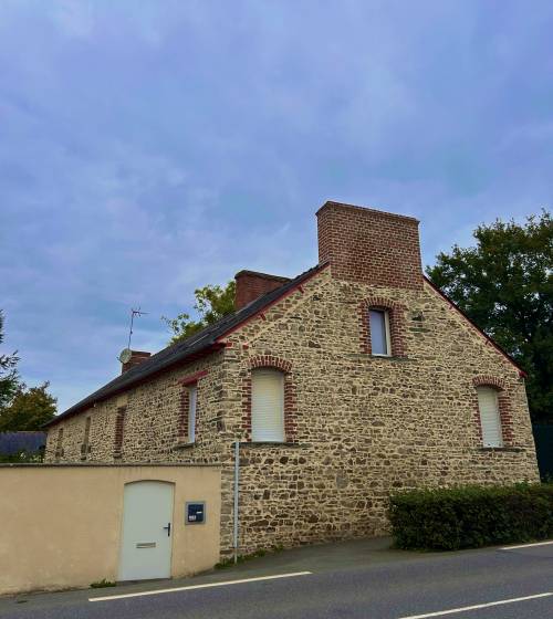 Façade rénovée et mise en peinture – vue d’ensemble