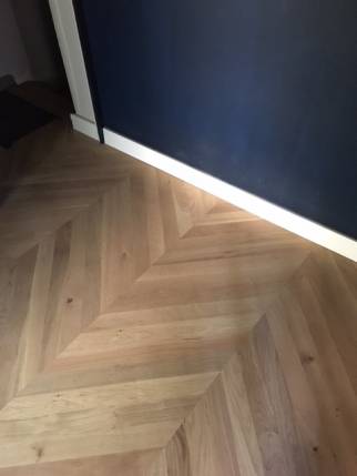 Rénovation de sol - nouveau parquet en point de Hongrie dans le couloir - Nantes 44