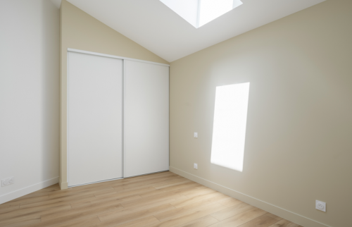 Surélévation d'une maison pour créer un commerce et deux logements à Vertou - Placard chambre