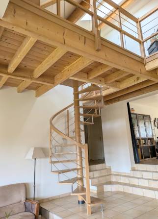 zoom sur le bel escalier