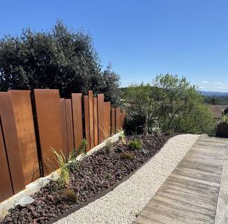 Palissade corten design jardin La Maison Des Travaux Ales