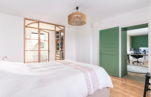 Création d'une verrière sur-mesure pour séparer un dressing d'une chambre