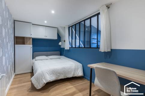 Rénovation complète d'un appartement du Vieux Lyon pour une colocation étudiante en meublé, camaieu de bleus