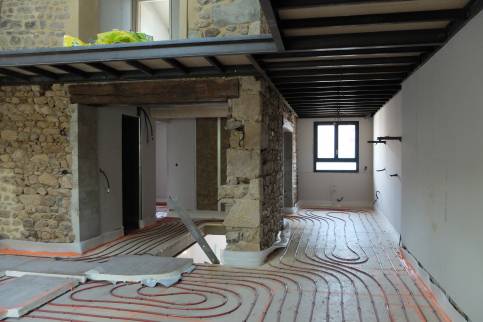 Travaux de maçonnerie et gros oeuvre, maison située dans les monts du lyonnais, ouest de Lyon