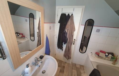 Avant : Détails de la Salle de Bain d’Origine