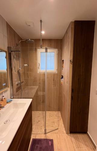 seconde salle de bain, meuble vasque et douche à l'italienne