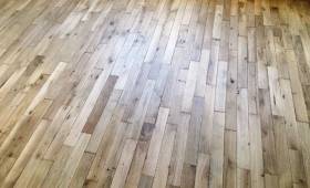 Rénovation d’un parquet en chêne massif à Clairefontaine 78