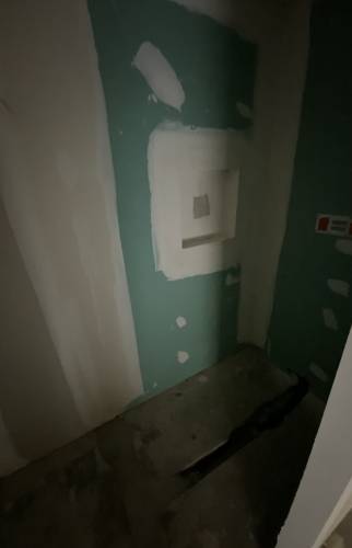 Salle de bain au rez-de-chaussée pendant la rénovation à Alès
