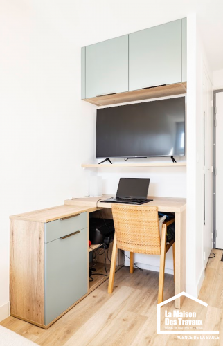 Création d'un espace bureau assorti aux éléments de cuisine