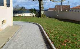 Réalisation d'une allée avec pavés et bordures assorties (91)