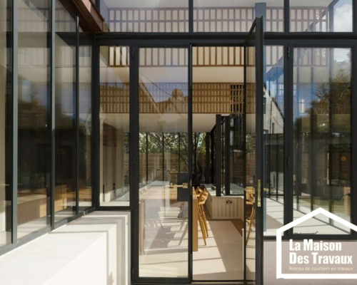 Véranda style verrière noire sur terrasse