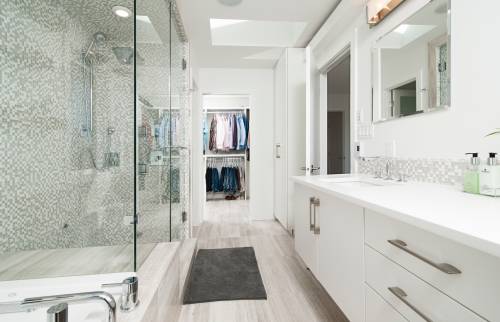 Une salle de bain attenante au dressing - Houdan