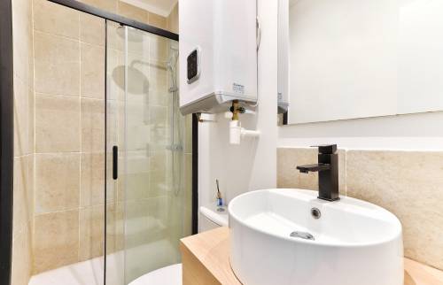 Rénovation salle de bain minérale