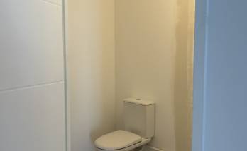 Création d’une nouvelle entrée toilettes appartement PMR La Maison Des Travaux Bruz