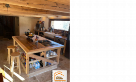 rénovation cuisine chalet Praz-sur-Arly, cuisine bois massif montagne, cuisine alpage rénovée, artisan cuisine Haute-Savoie, la maison des travaux chamonix, cuisine chalet traditionnel, îlot central bois massif, évier