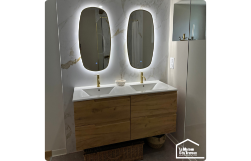 Salle de bain moderne avec led 