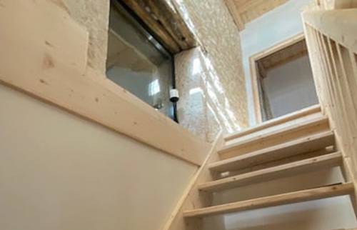 haut de l'escalier bois 