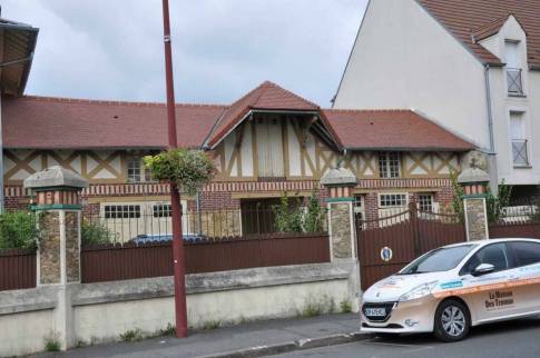 Rénovation de toiture, zinguerie et charpente sur une maison - Chevry-Cossigny 77173