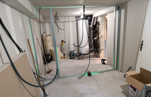 création chambre Méribel, rénovation appartement montagne, bardage bois intérieur, menuiserie sur mesure Méribel, La Maison des Travaux Albertville