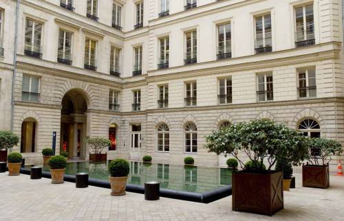 Aménager une cour intérieur d'un immeuble à Paris étoile