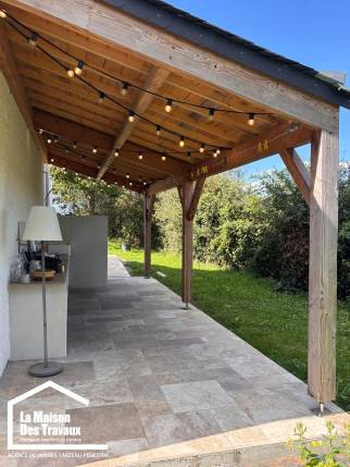espace exterieur preau bois amenagement jardin