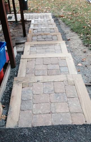 construction escalier extérieur en pas japonais pierre reconstituée sur terrain en pente garde-corps bois à Meaux (77100)